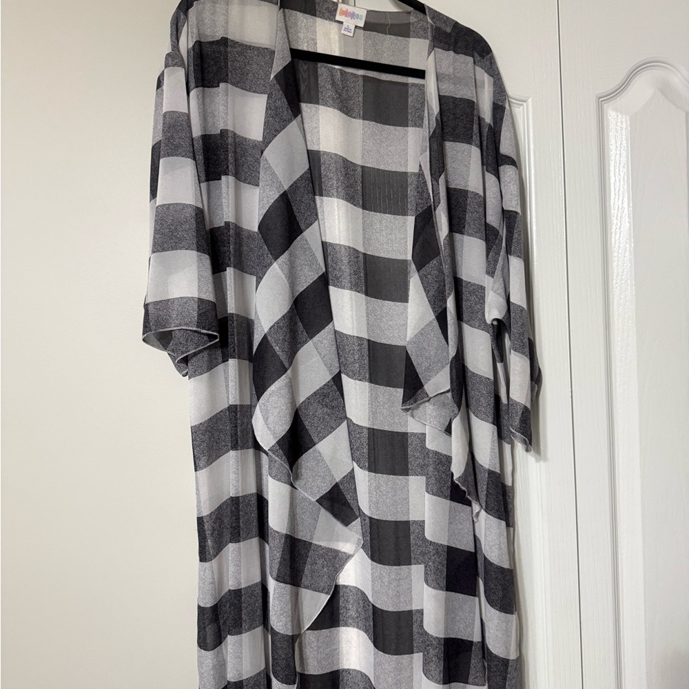 LuLaRoe Large Shirley, Black and Gray Checkered Kimono